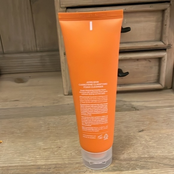 AprilSkin Carrotene Clarifying Foam Cleanser New - Picture 2 of 7